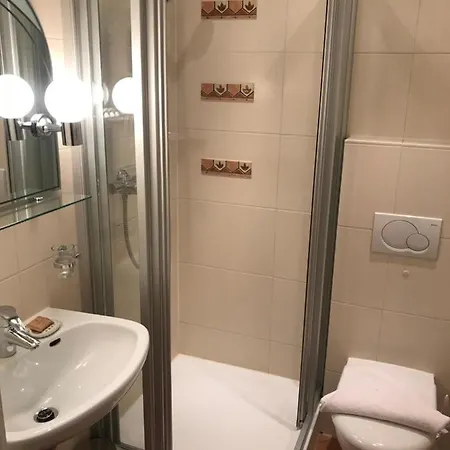 ホテル Auszeit バート・ノイェンアール・アールヴァイラー